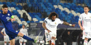 Marcelo tries to find the net while under pressure.