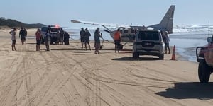 Race against time to save Fraser Island tourist plane from rising sea