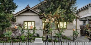 Young couple upgrade,pay $2.15 million for Brunswick bungalow at auction