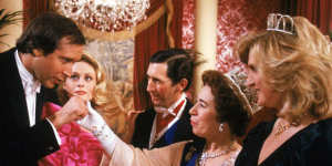 Jeannette Charles,second from right,as the Queen in National Lampoon’s European Vacation (1985).