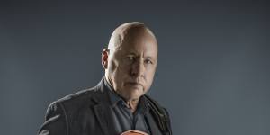 Mark Knopfler can also adjourn after dinner to the members’ lounge,known as Under the Stairs.