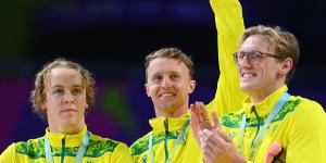 Elijah Winnington (centre) won gold in the men’s 400m freestyle at the 2022 Commonwealth Games ahead of Sam Short (left) and Mack Horton (right). 