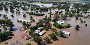 As it happened:Forbes told to evacuate as floods hit NSW Central West