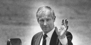Former NSW police detective Roger Rogerson preparing to leave Long Bay Jail,11 December 1990.