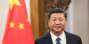 Xi Jinping,China's president,waits to greet Theresa May,U.K. prime minister,ahead of their bilateral meeting at the Diaoyutai State Guest House in Beijing,China,on Thursday,Feb. 1,2018. May is leading the largest business delegation her government has ever taken overseas as she seeks to put her Brexit troubles aside and make progress on boosting U.K. trade. Photographer:Chris Ratcliffe/Bloomberg