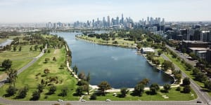 Woman flees Albert Park Lake sexual assault,seeks help from passers-by