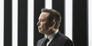 Musk needs a fool to help save Twitter and Tesla