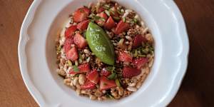 Strawberry pistachio muesli.