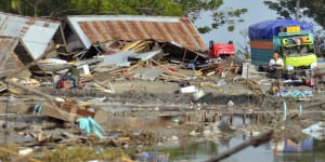 Hundreds dead after earthquake,tsunami hit Sulawesi