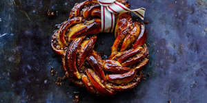 Donna Hay's caramel pecan wreath.