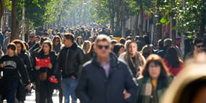 Crowds make their way along the pedestrian shopping area of Fuencarral street in central Madrid,Spain,on Wednesday.