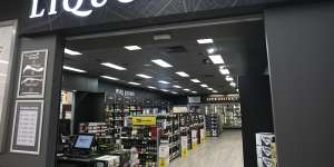 Coles set to axe Vintage Cellars and First Choice brands as it takes fight to Dan Murphy’s