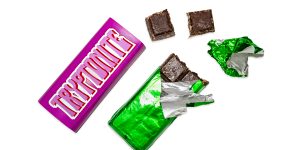 Psilocybin,the active ingredient in magic mushrooms,is added to chocolate and sold illegally. Users nibble at squares to try to control the dose.