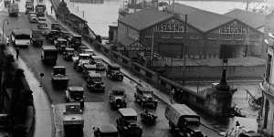 Traffic on Pyrmont Bridge in 1935.