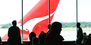 Federal Police called for Qantas to hand over travel details of a journalist as part of its probe into leaked documents.
