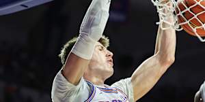 Alex Condon dunks against Ole Miss.