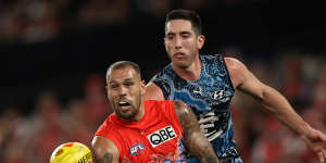 Lance Franklin is challenged by Carlton’s Jacob Weitering.