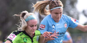 Chelsea Blissett (blue shirt),pictured during her time with Melbourne City,has played under Alex Smith previously.