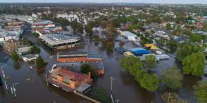 Water rises in Forbes as flood threatens record levels