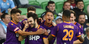 Travel-weary Glory stun Melbourne City