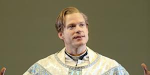 Sam Reid as the charismatic Father Flynn.