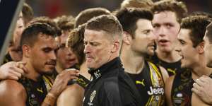 Tigers coach Damien Hardwick speaks to his players during clash with Collingwood.