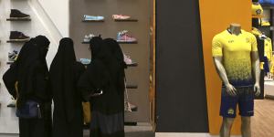 Despite some changes,Saudi women are still heavily restricted in what they can do.