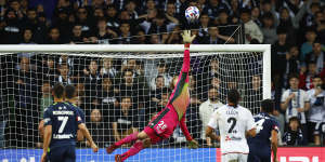 Wanderers shock Victory to seal back-to-back wins