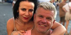 Nick Panagiotopoulos,who died in 2021 following a long wait for an ambulance,and his wife Belinda.