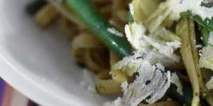 Pesto tagliatelle with green beans.