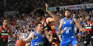 Perth continue winning ways in NBL as Brisbane fade in thriller