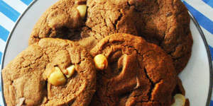One bowl cafe style chunky cookies