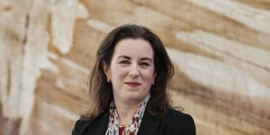 Elizabeth Stone has resigned as principal at Queenwood school and will take up the position as head of Winchester College in the UK.