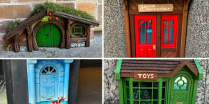 There’s a toy shop door in King George Square,a Santa’s workshop door on the MacArthur Museum,an Aussie beach-themed door in Burnett Lane and a Christmas fairy cottage door in Elizabeth Arcade.