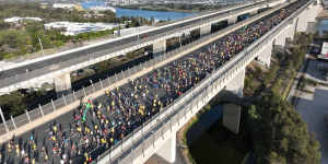 Some of this year’s 30,000 participants cross the Gateway Bridge on their way to the RNA Showgrounds. 