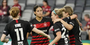 Wanderers'title hopes back on track with win over Glory