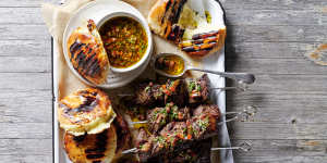 Picanha beef skewers with cheese-stuffed flatbreads.