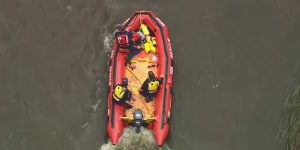 Police search Yarra River at Warrandyte for missing man