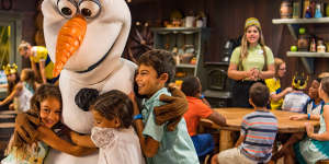 Olaf stops by at the kids’ club.