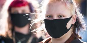 Deputy chief medical officer backs mask-wearing in public