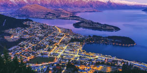 Queenstown NZ drive holiday MyHolidayCentre Scenic dusk view of illuminated Queenstown cityscape at beautiful sunset with Lake Wakatipu and The Remarkables mountain range,Queenstown,famous resort town in Otago Region,South Island,New Zealand. tra16-deals