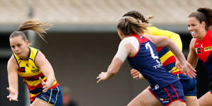 Crow Danielle Ponter in action against the Demons in round six.