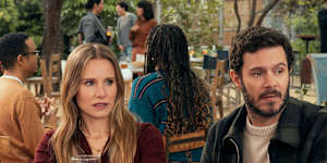 Joanne (Kristen Bell) and Noah (Adam Brody) in S2 of Nobody Wants This. 