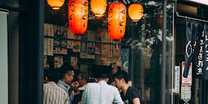 Small boutiques,galleries,eateries and cafes make Nakameguro the ideal place for lazy wandering. 