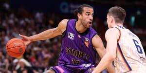 Xavier Cooks steers Sydney Kings to victory over Cairns Taipans in NBL semi-final