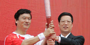 Zhang Gaoli,the former Chinese vice-premier accused of sexually assaulting Peng Shuai,holding the Beijing 2008 Olympic torch. 