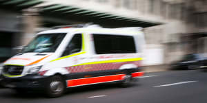 Truck crash closes Federal Highway lanes