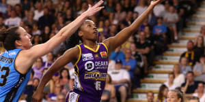 Boomers fight back to level WNBL semi-final series