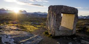 Striking stone cube sculpture by Norwegian artist Knut Wold at Mefjellet.