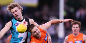 Jason Horne-Francis and Harry Himmelberg compete for the ball.